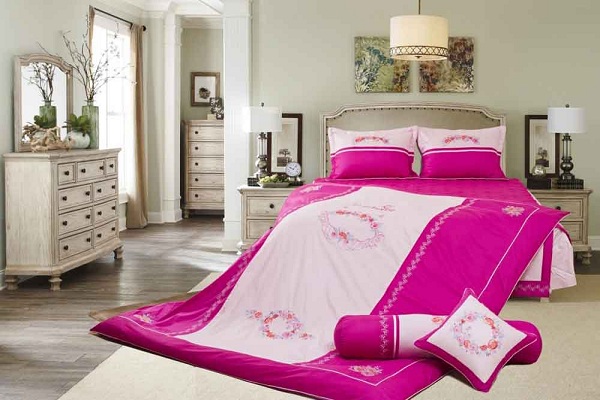 Chăn ga gối cho ng&agrave;y cưới thường c&oacute; m&agrave;u đỏ